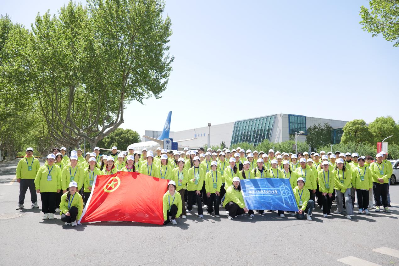 我校141名青年志愿者圆满完成...